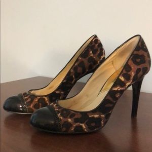 Michael Michael Kors ~ 5 1/2 leopard pumps